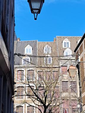 facade&lamp